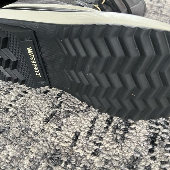 Grey Sorrell winter boots - Picture 4 of 5